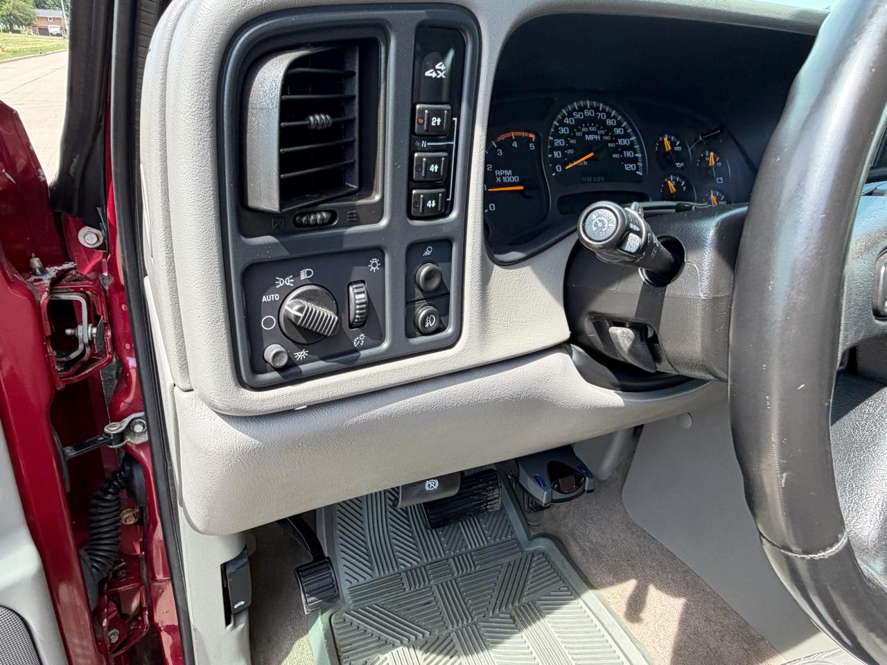 Chevrolet Silverado 2500HD Crew Cab 153" WB 4WD LT 2004