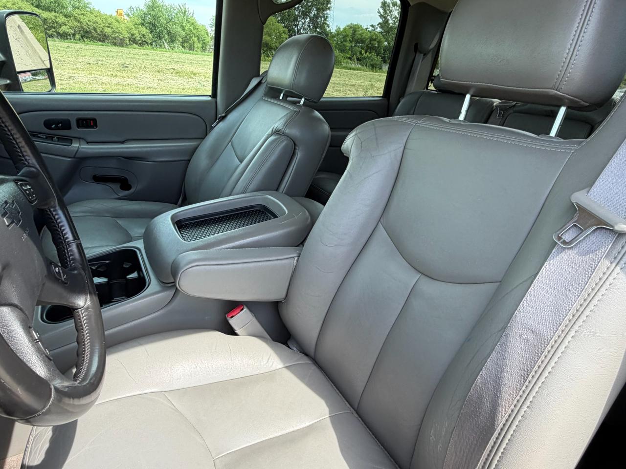 Chevrolet Silverado 2500HD Crew Cab 153" WB 4WD LT 2004