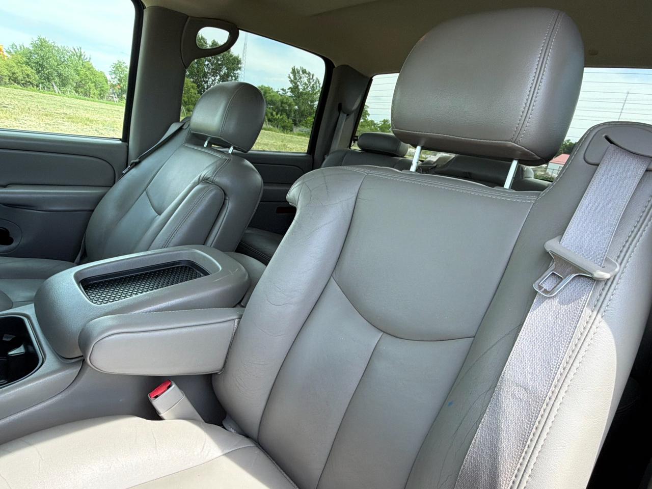 Chevrolet Silverado 2500HD Crew Cab 153" WB 4WD LT 2004