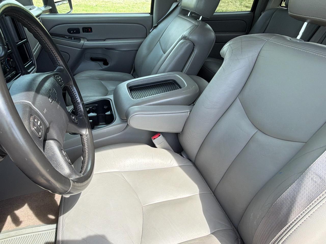 Chevrolet Silverado 2500HD Crew Cab 153" WB 4WD LT 2004