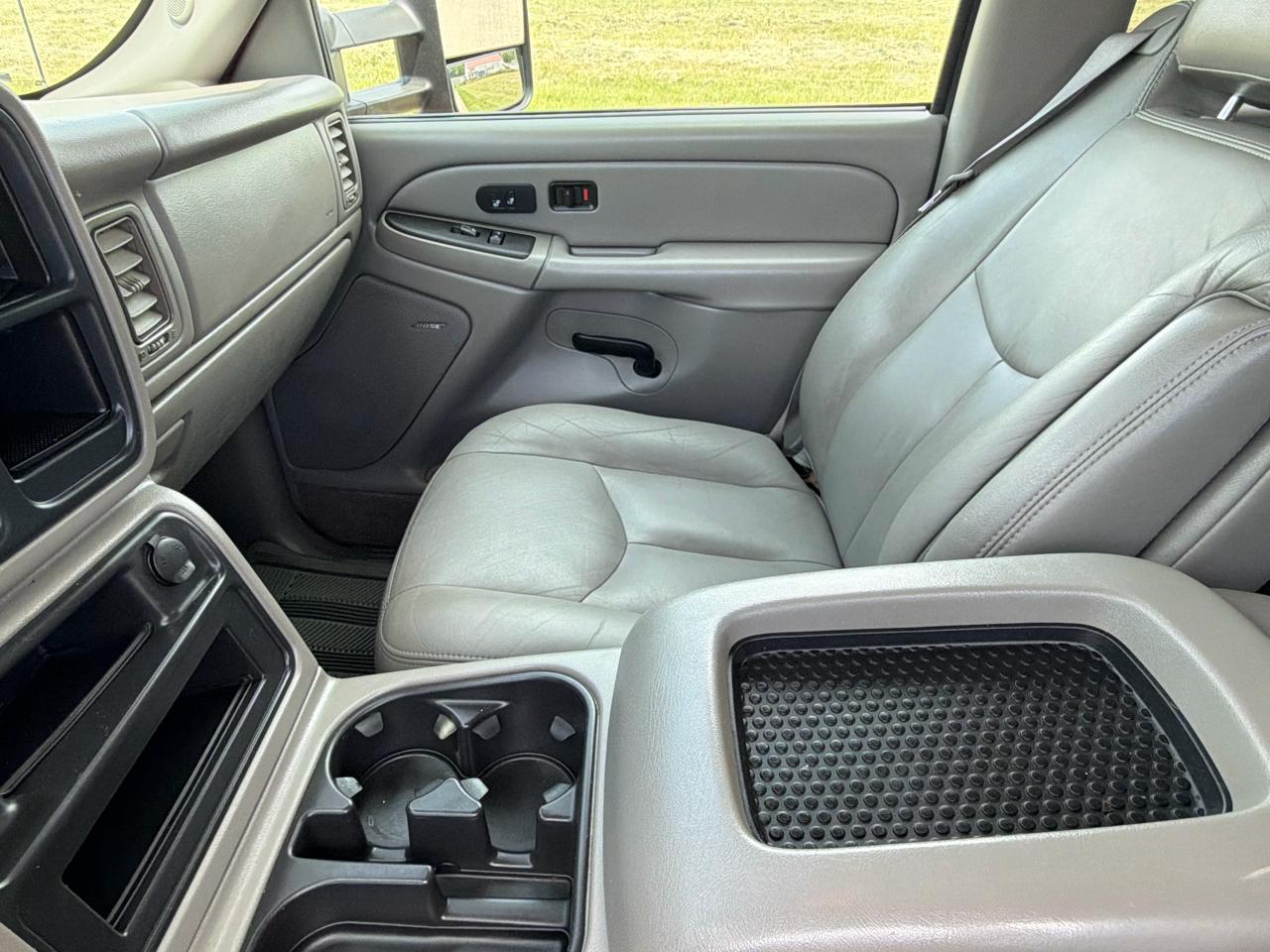 Chevrolet Silverado 2500HD Crew Cab 153" WB 4WD LT 2004