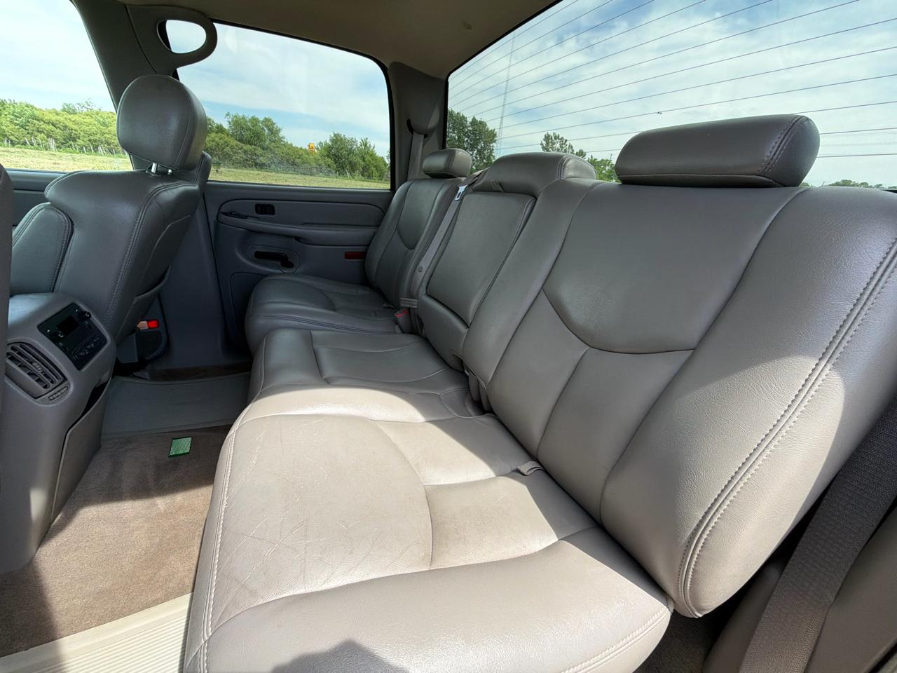 Chevrolet Silverado 2500HD Crew Cab 153" WB 4WD LT 2004