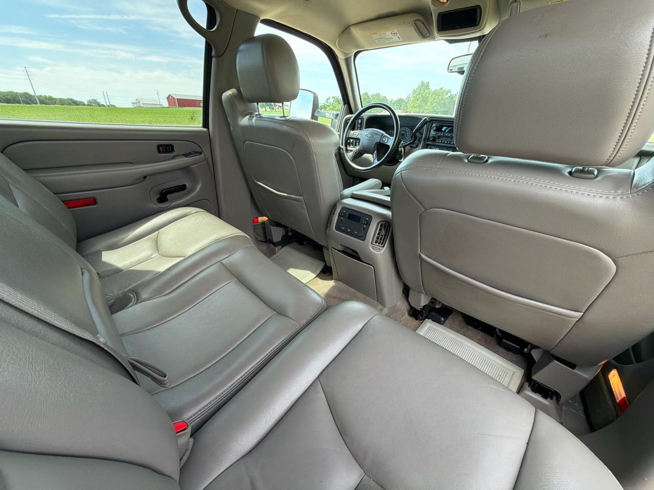 Chevrolet Silverado 2500HD Crew Cab 153" WB 4WD LT 2004