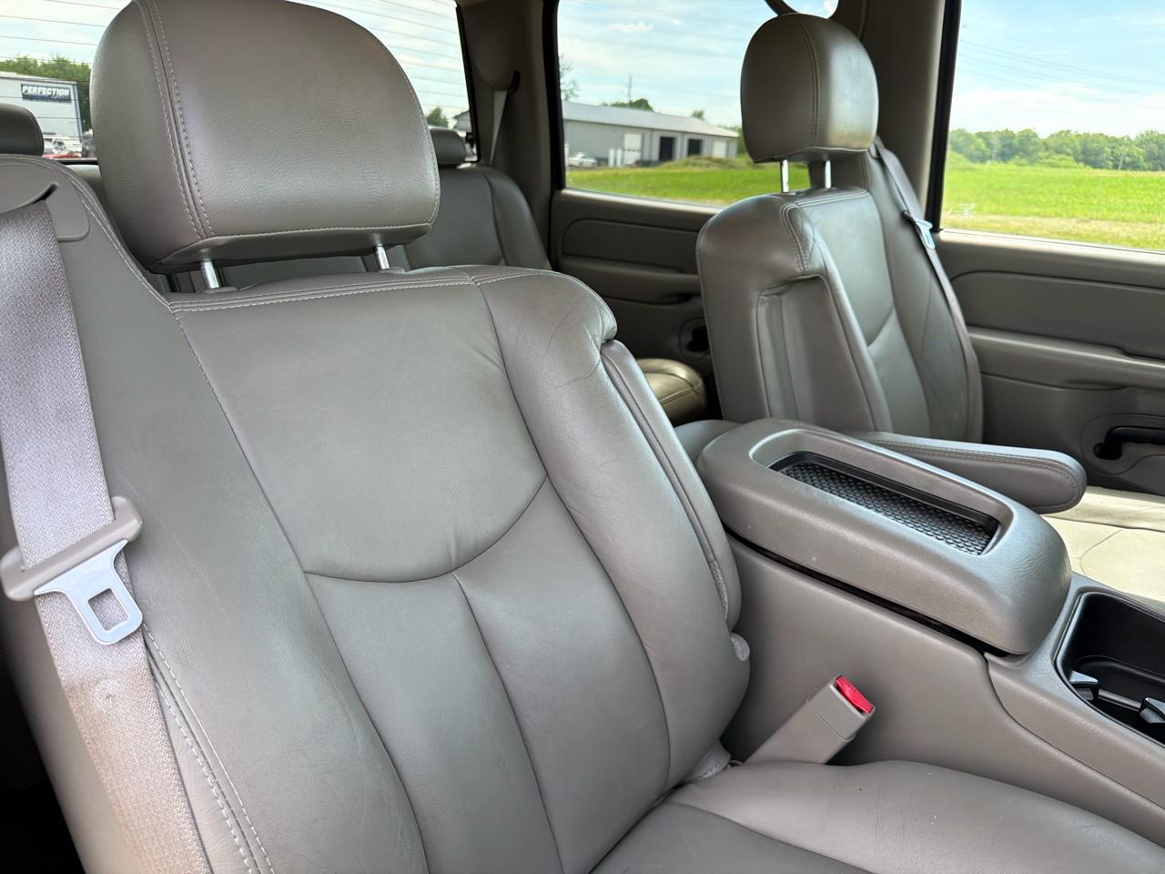 Chevrolet Silverado 2500HD Crew Cab 153" WB 4WD LT 2004