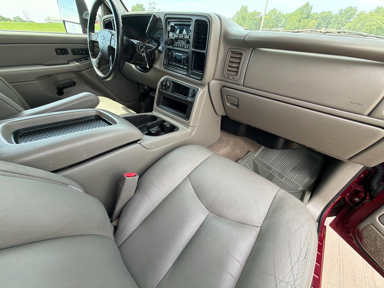 Chevrolet Silverado 2500HD Crew Cab 153" WB 4WD LT 2004