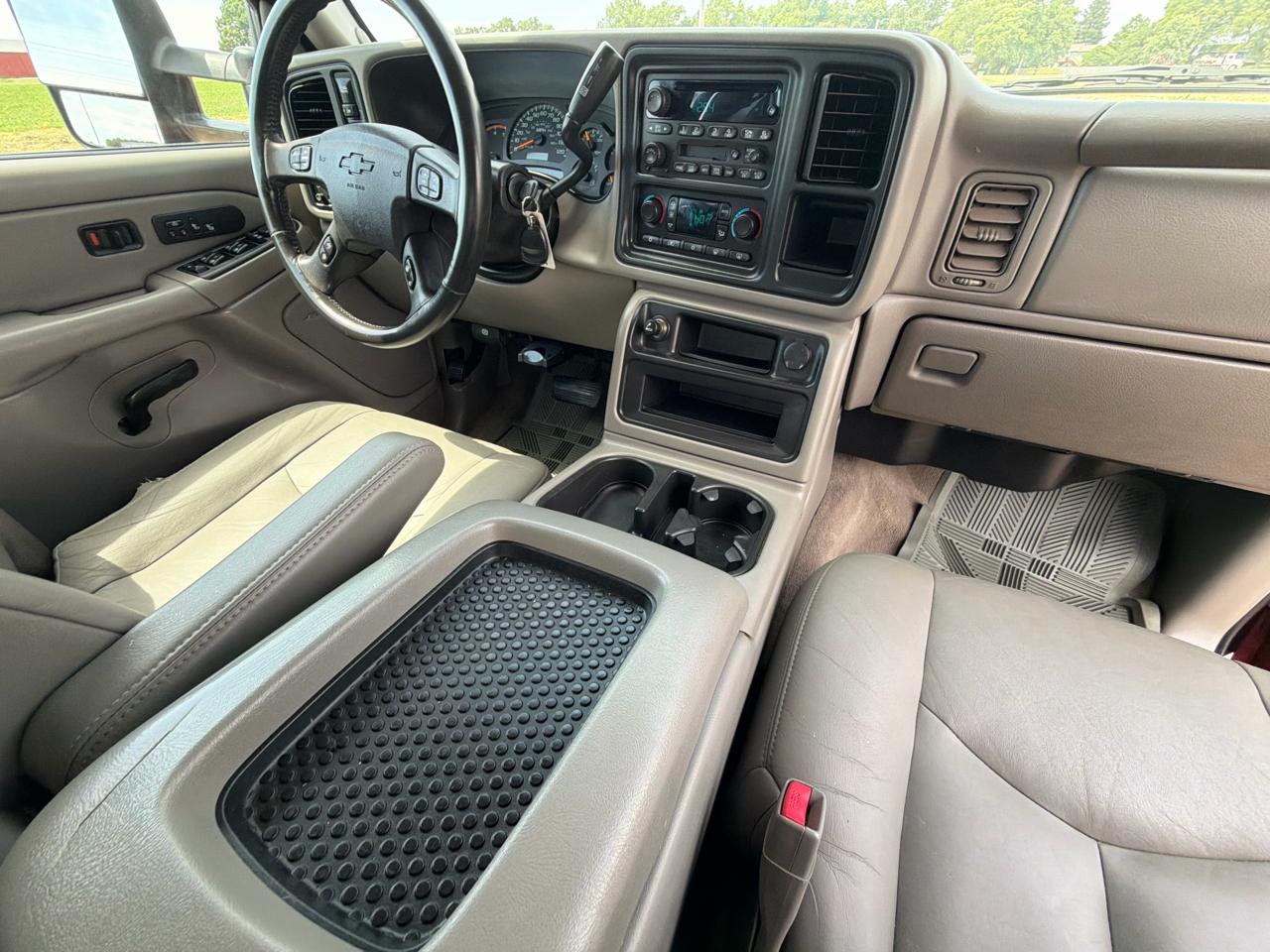 Chevrolet Silverado 2500HD Crew Cab 153" WB 4WD LT 2004
