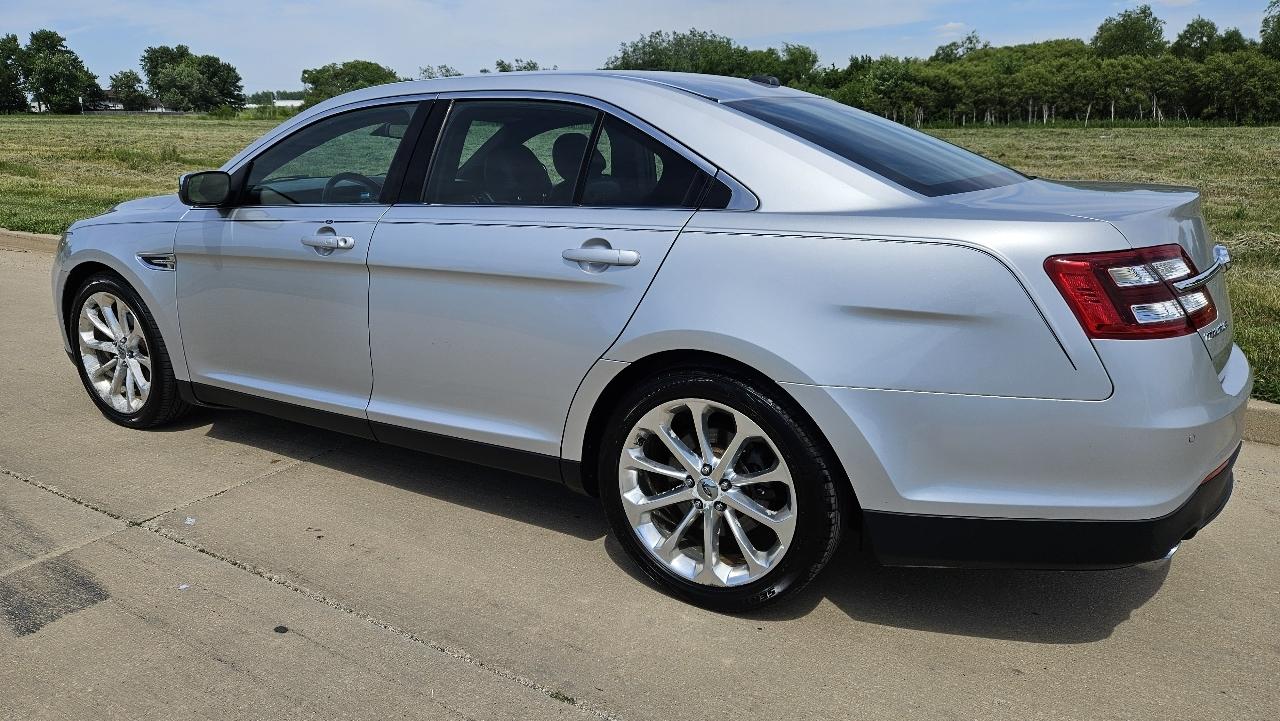 Ford Taurus 4dr Sdn Limited FWD 2014