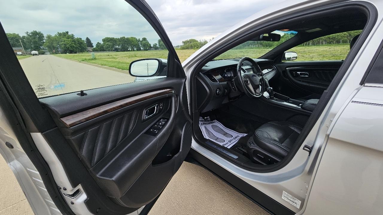 Ford Taurus 4dr Sdn Limited FWD 2014