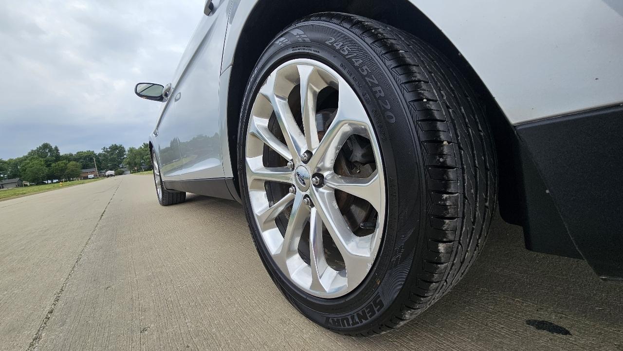Ford Taurus 4dr Sdn Limited FWD 2014