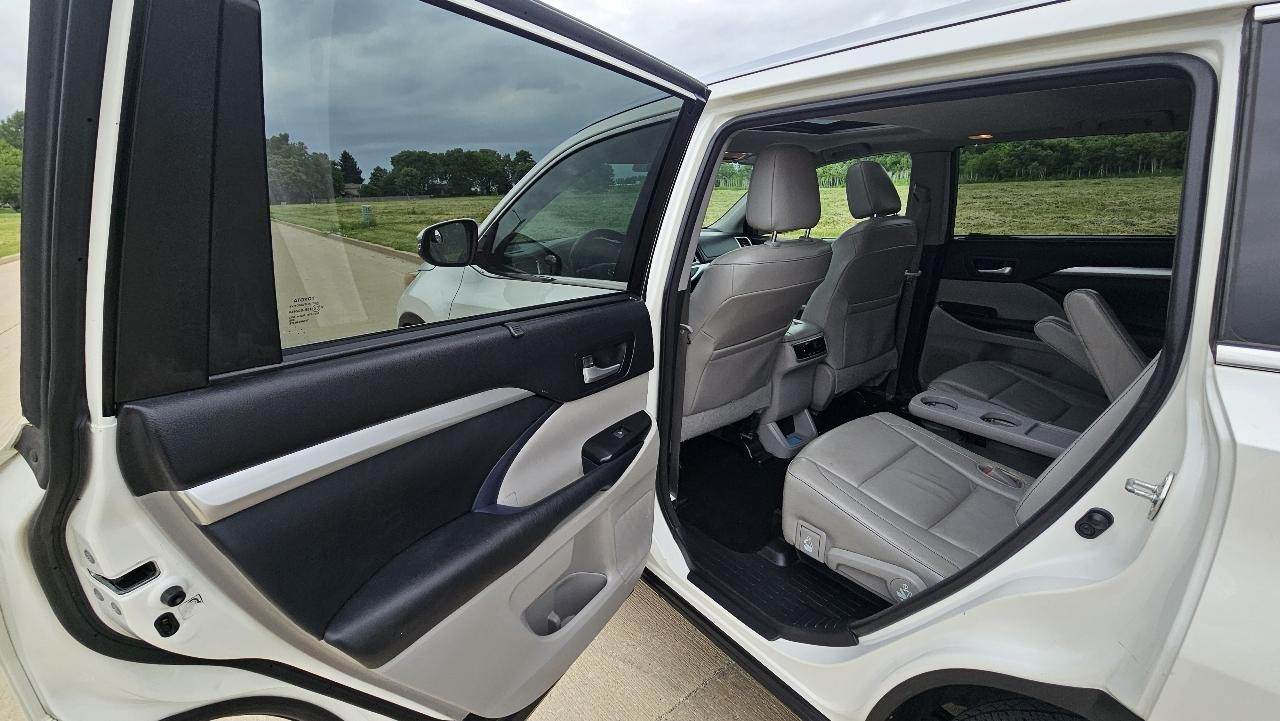 Toyota Highlander AWD 4dr V6 XLE (Natl) 2015