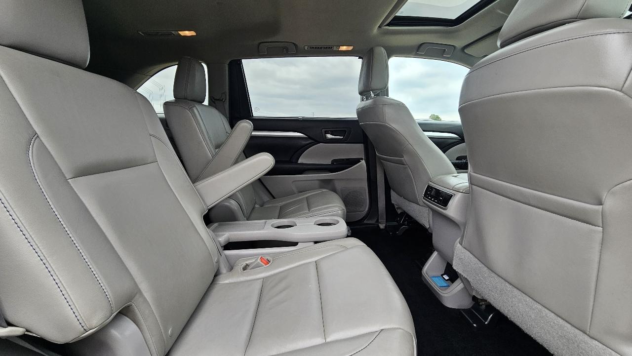 Toyota Highlander AWD 4dr V6 XLE (Natl) 2015