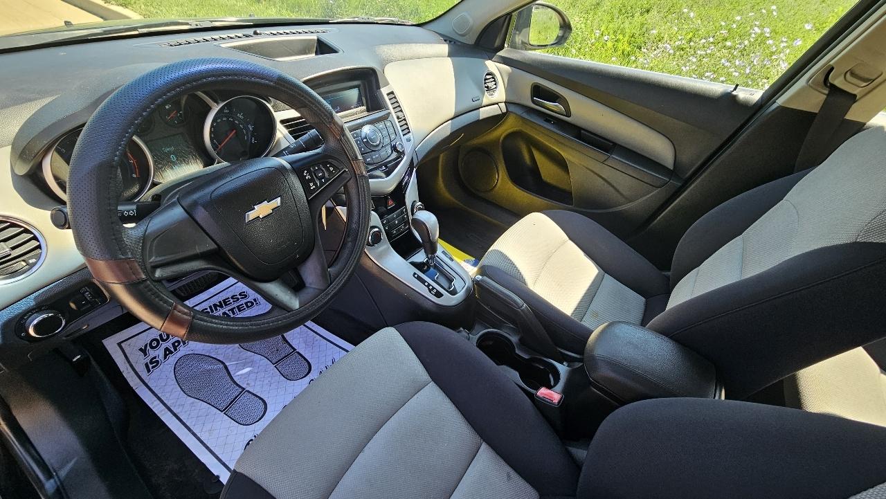 Chevrolet Cruze 4dr Sdn LS 2012