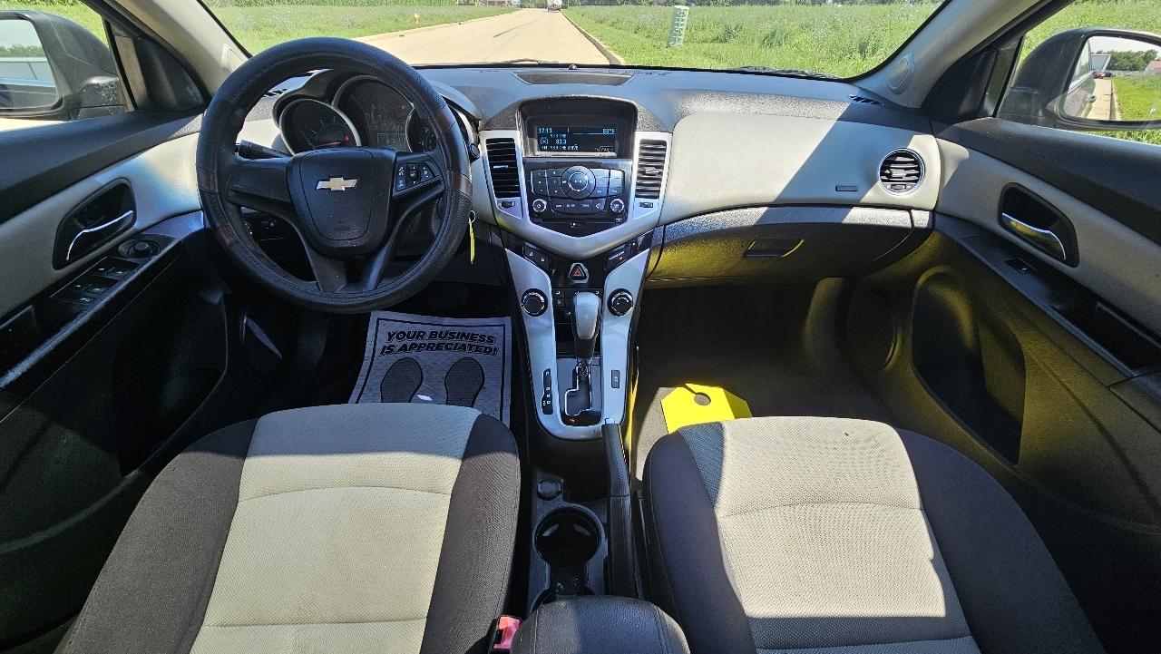 Chevrolet Cruze 4dr Sdn LS 2012