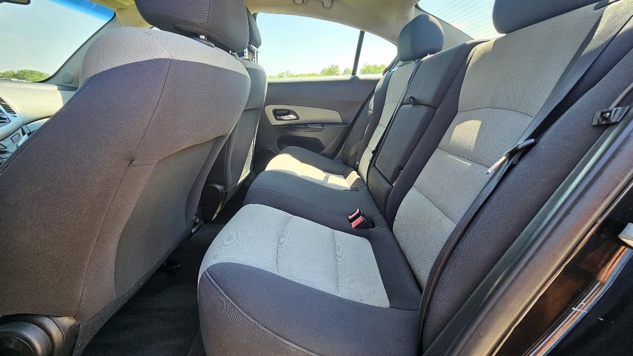 Chevrolet Cruze 4dr Sdn LS 2012