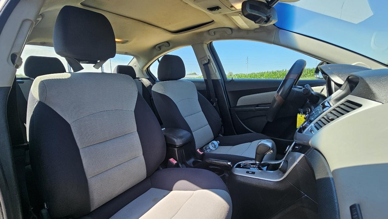 Chevrolet Cruze 4dr Sdn LS 2012