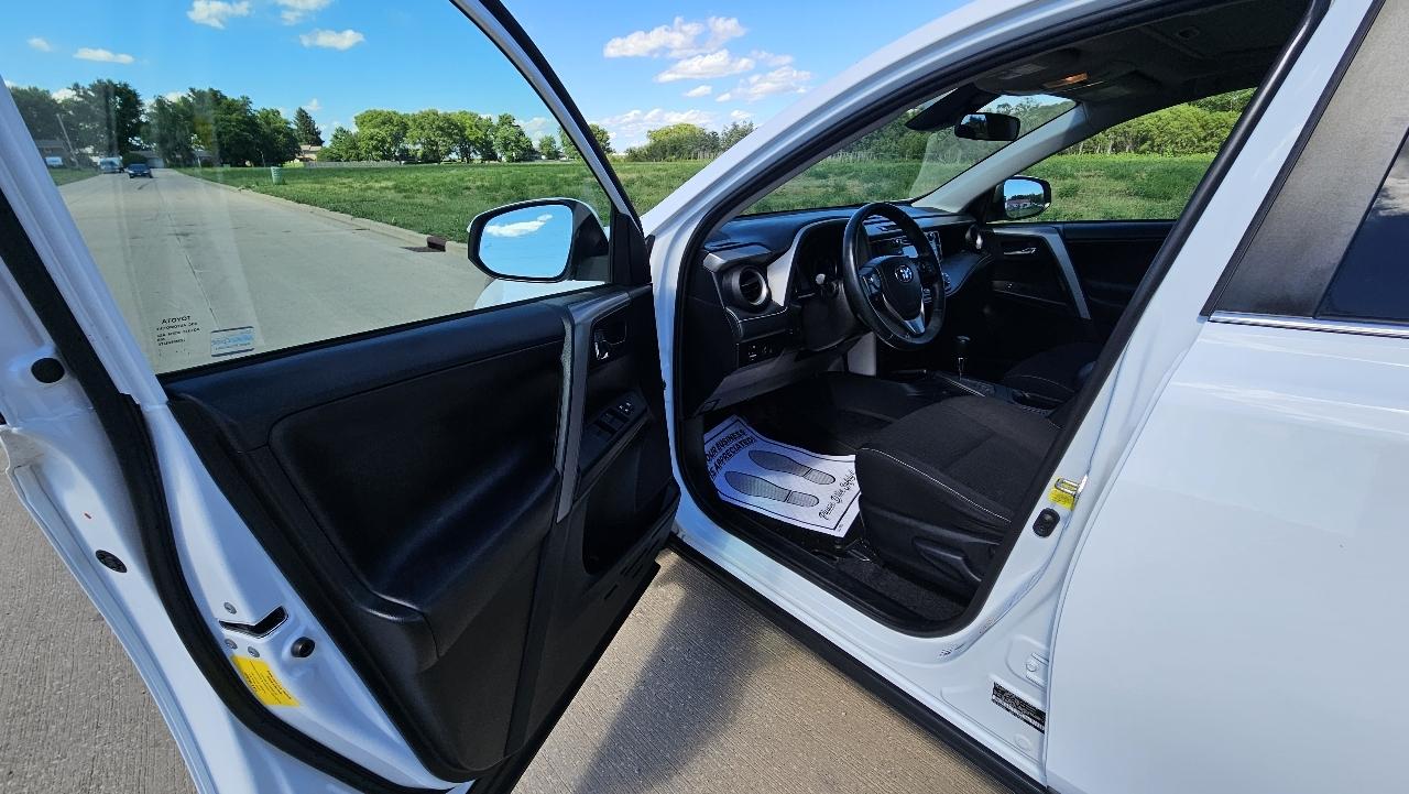 Toyota RAV4 Adventure AWD (Natl) 2018