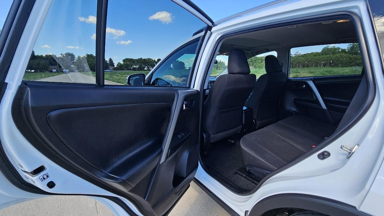 Toyota RAV4 Adventure AWD (Natl) 2018