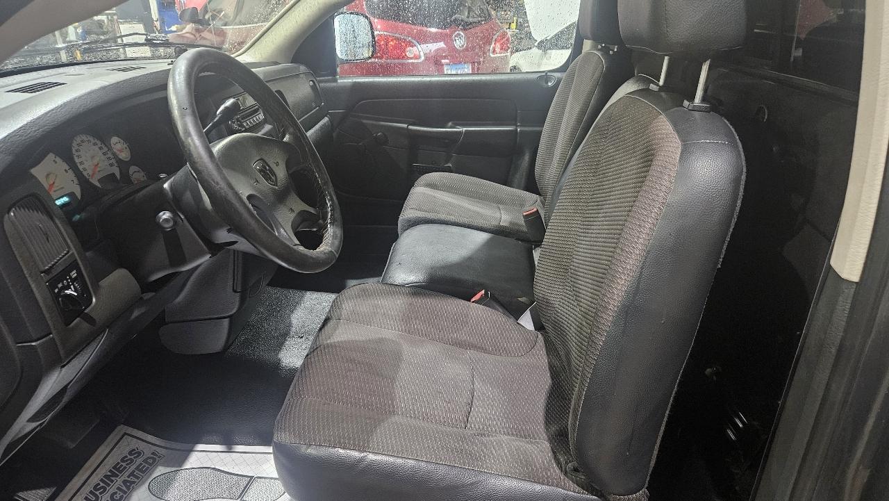 Dodge Ram 1500 2dr Reg Cab 120.5" WB ST 2003