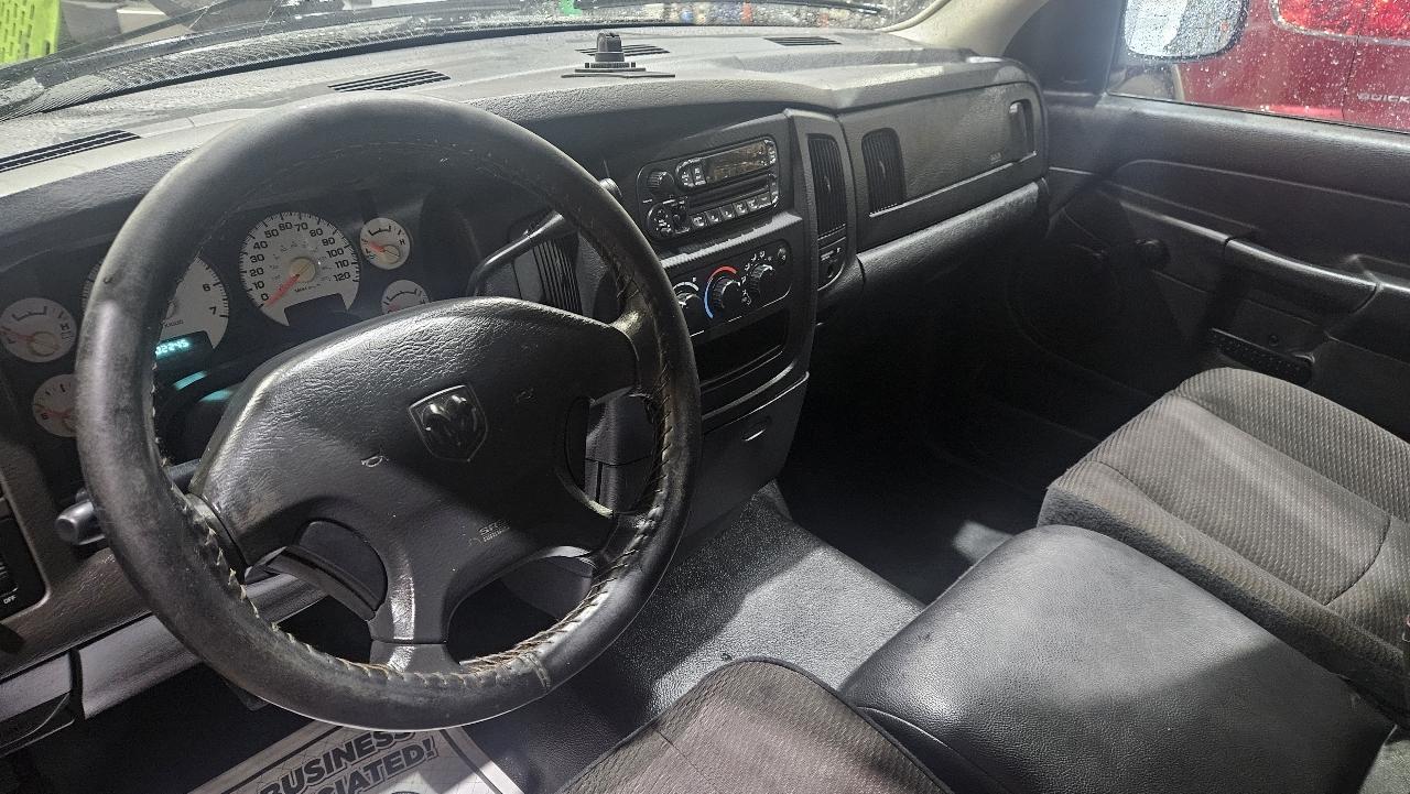 Dodge Ram 1500 2dr Reg Cab 120.5" WB ST 2003