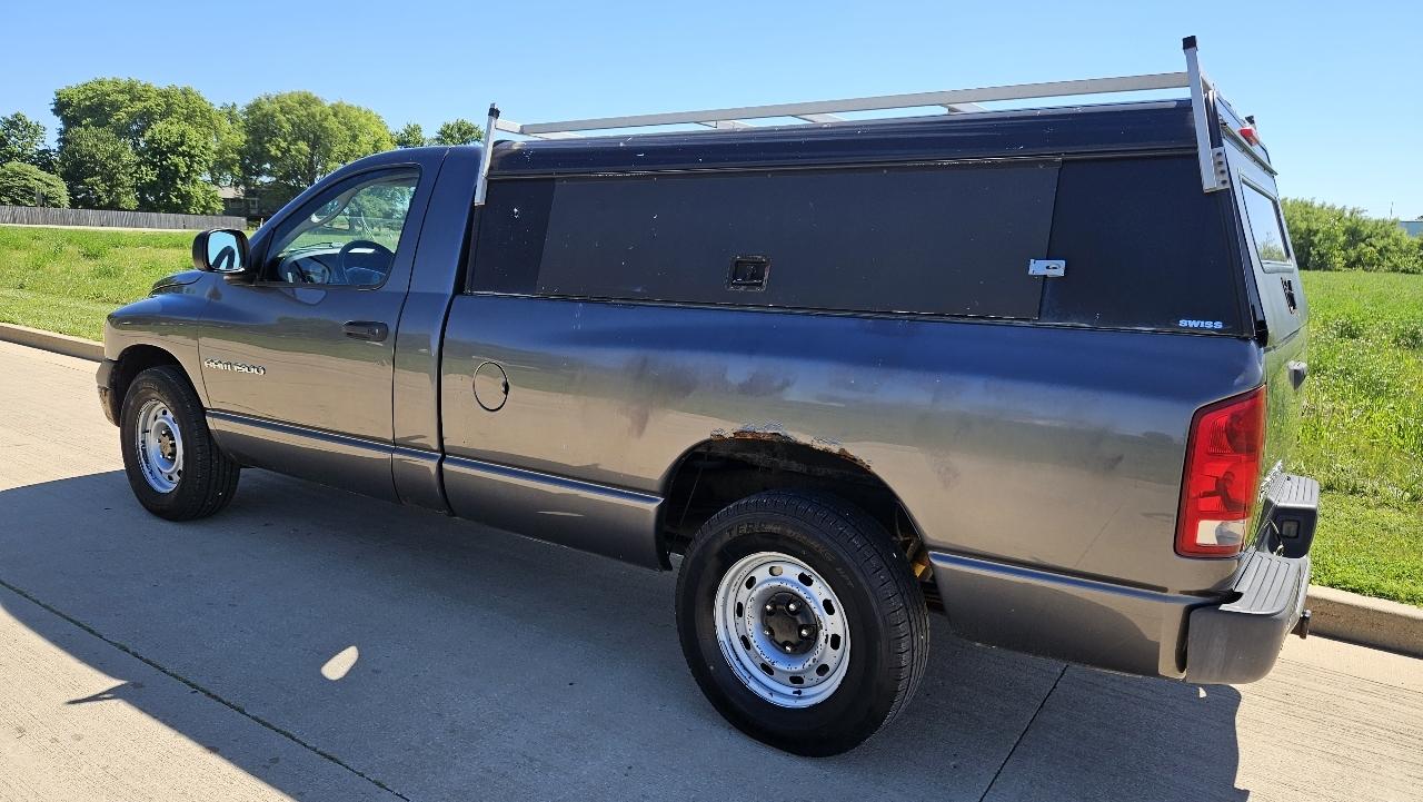 Dodge Ram 1500 2dr Reg Cab 120.5" WB ST 2003