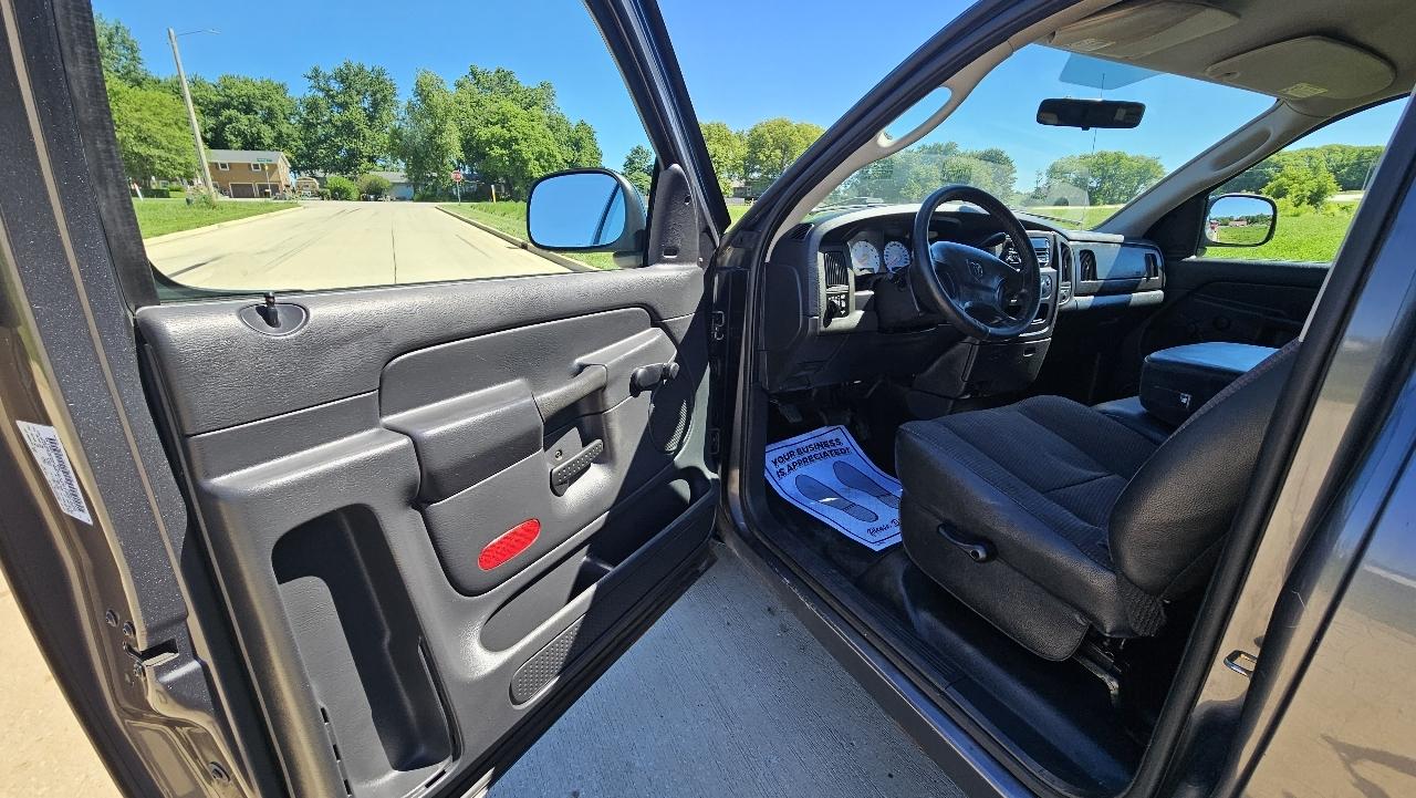 Dodge Ram 1500 2dr Reg Cab 120.5" WB ST 2003