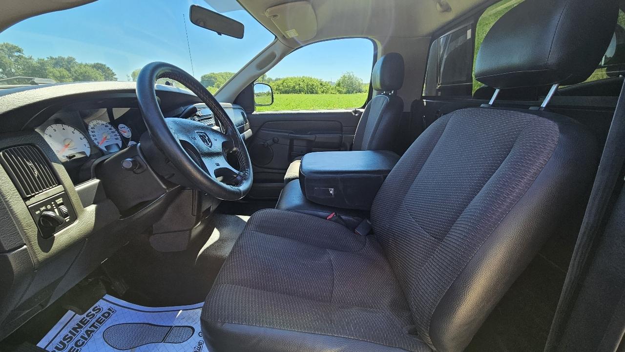 Dodge Ram 1500 2dr Reg Cab 120.5" WB ST 2003