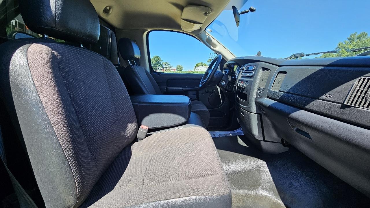 Dodge Ram 1500 2dr Reg Cab 120.5" WB ST 2003