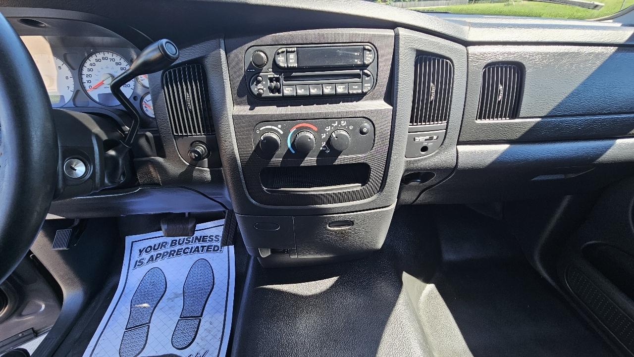 Dodge Ram 1500 2dr Reg Cab 120.5" WB ST 2003