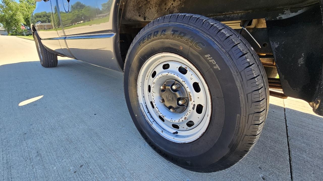 Dodge Ram 1500 2dr Reg Cab 120.5" WB ST 2003