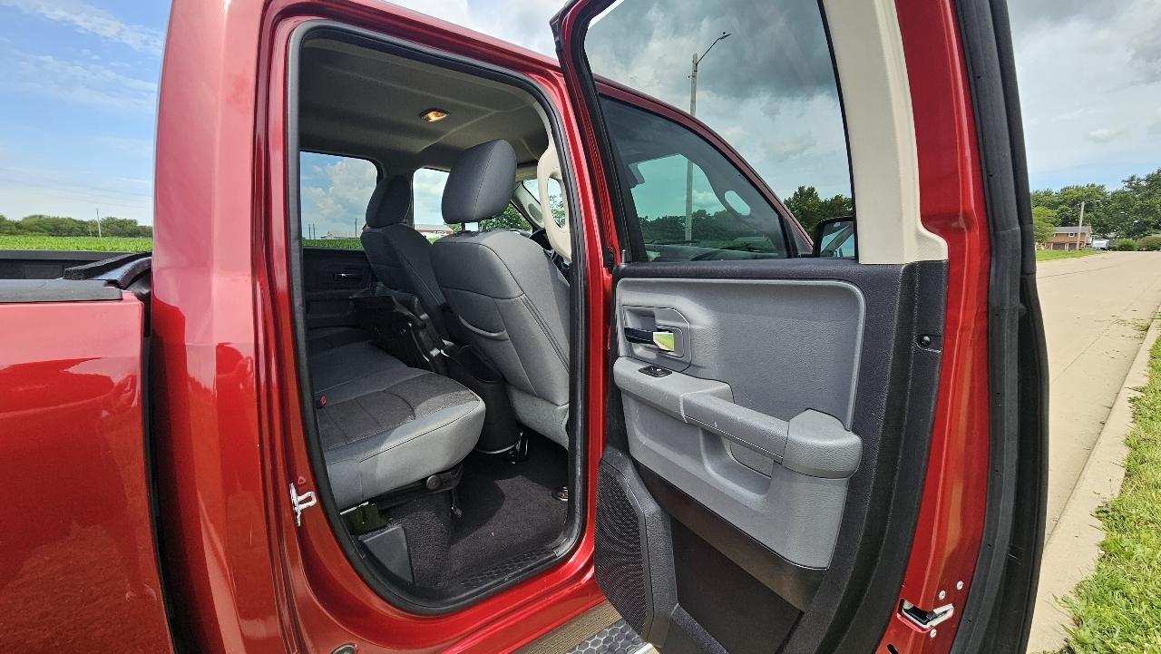 RAM 1500 4WD Quad Cab 140.5" Big Horn 2013