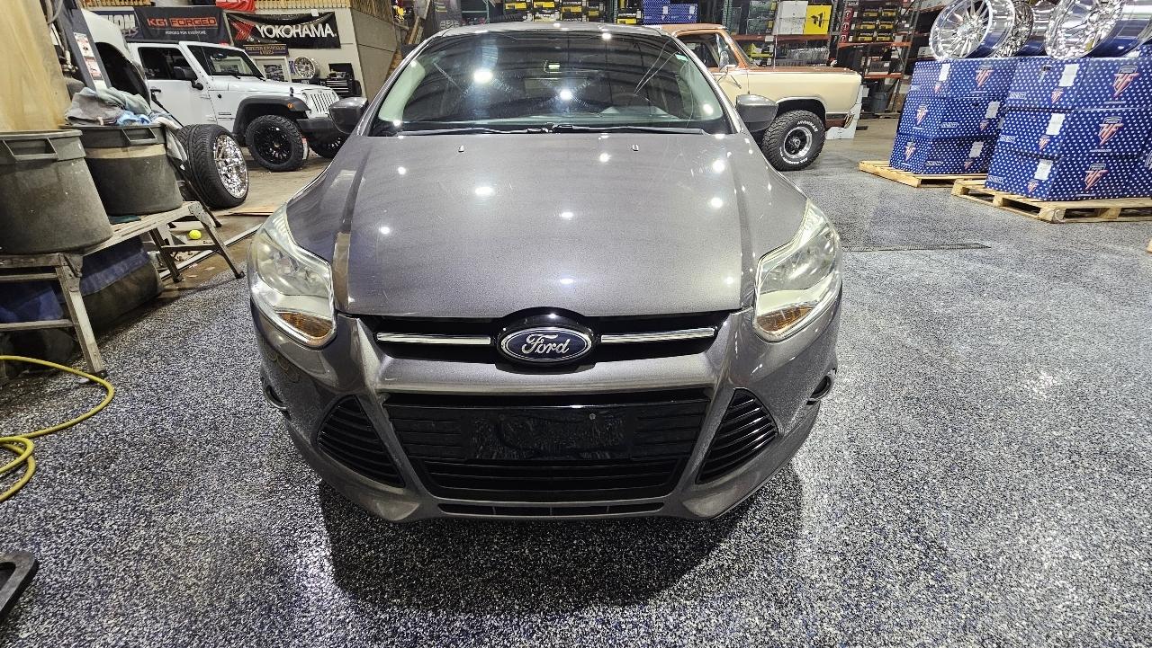 Ford Focus 4dr Sdn SE 2012