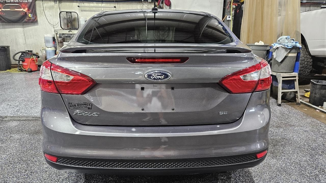 Ford Focus 4dr Sdn SE 2012