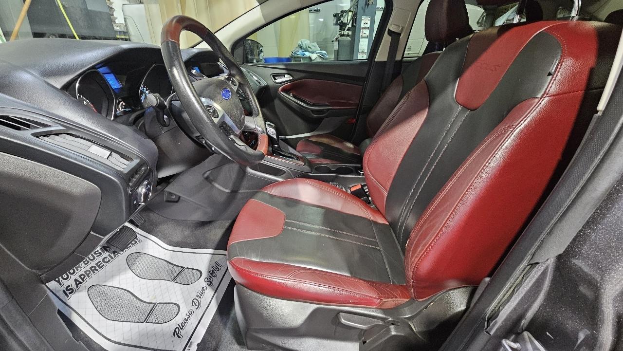 Ford Focus 4dr Sdn SE 2012