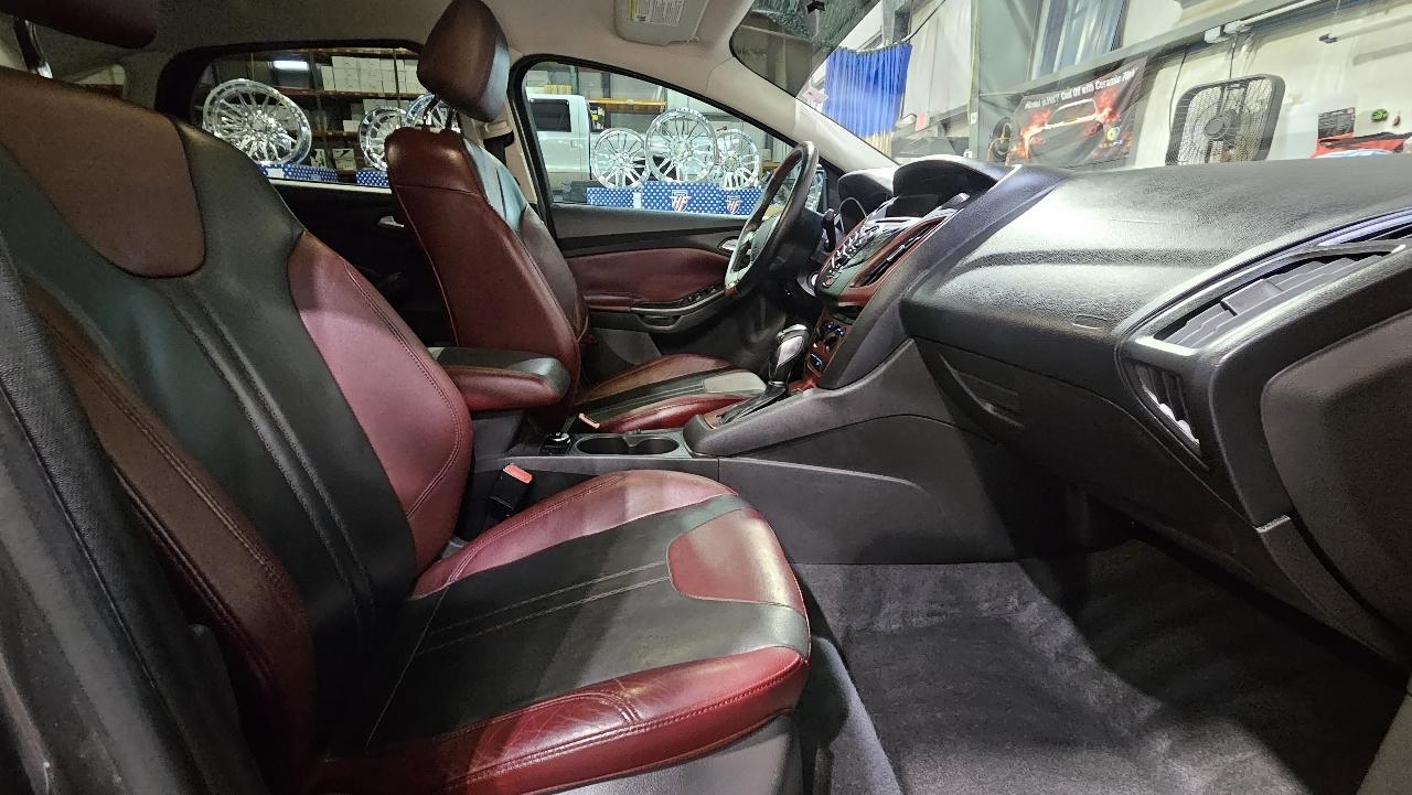 Ford Focus 4dr Sdn SE 2012
