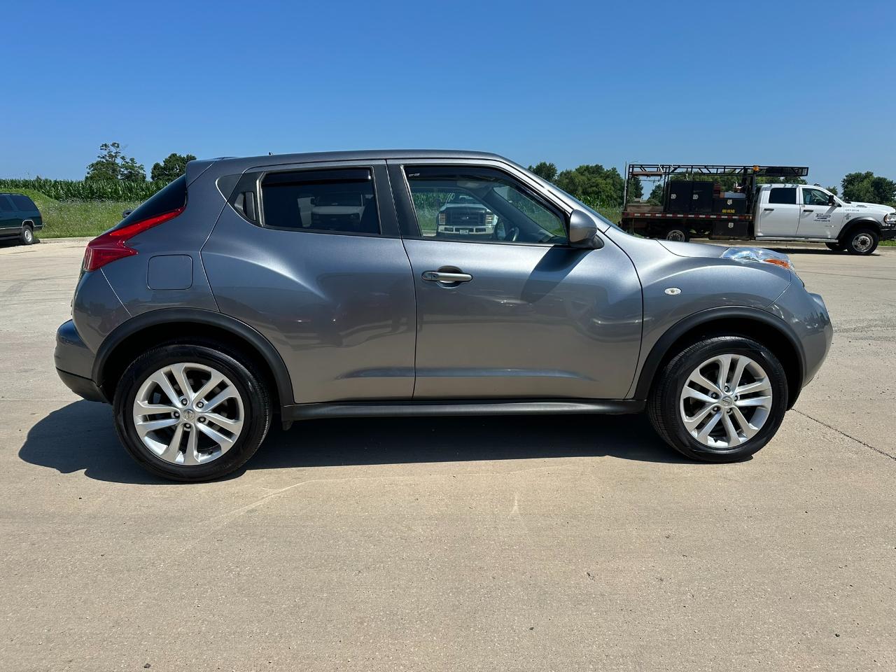 Nissan Juke 5dr Wgn I4 CVT SV FWD 2014