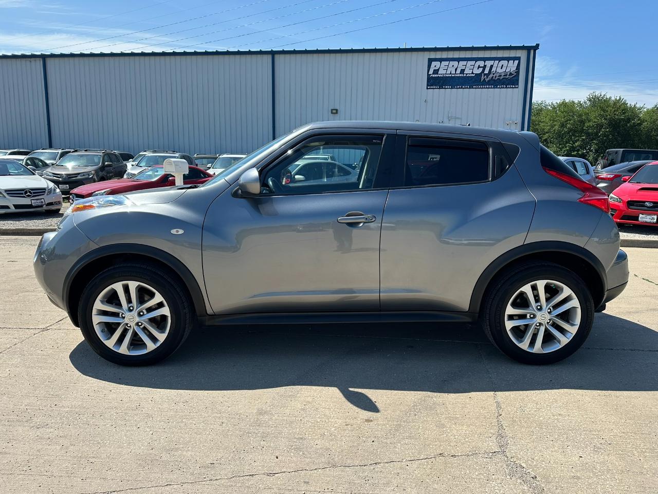 Nissan Juke 5dr Wgn I4 CVT SV FWD 2014