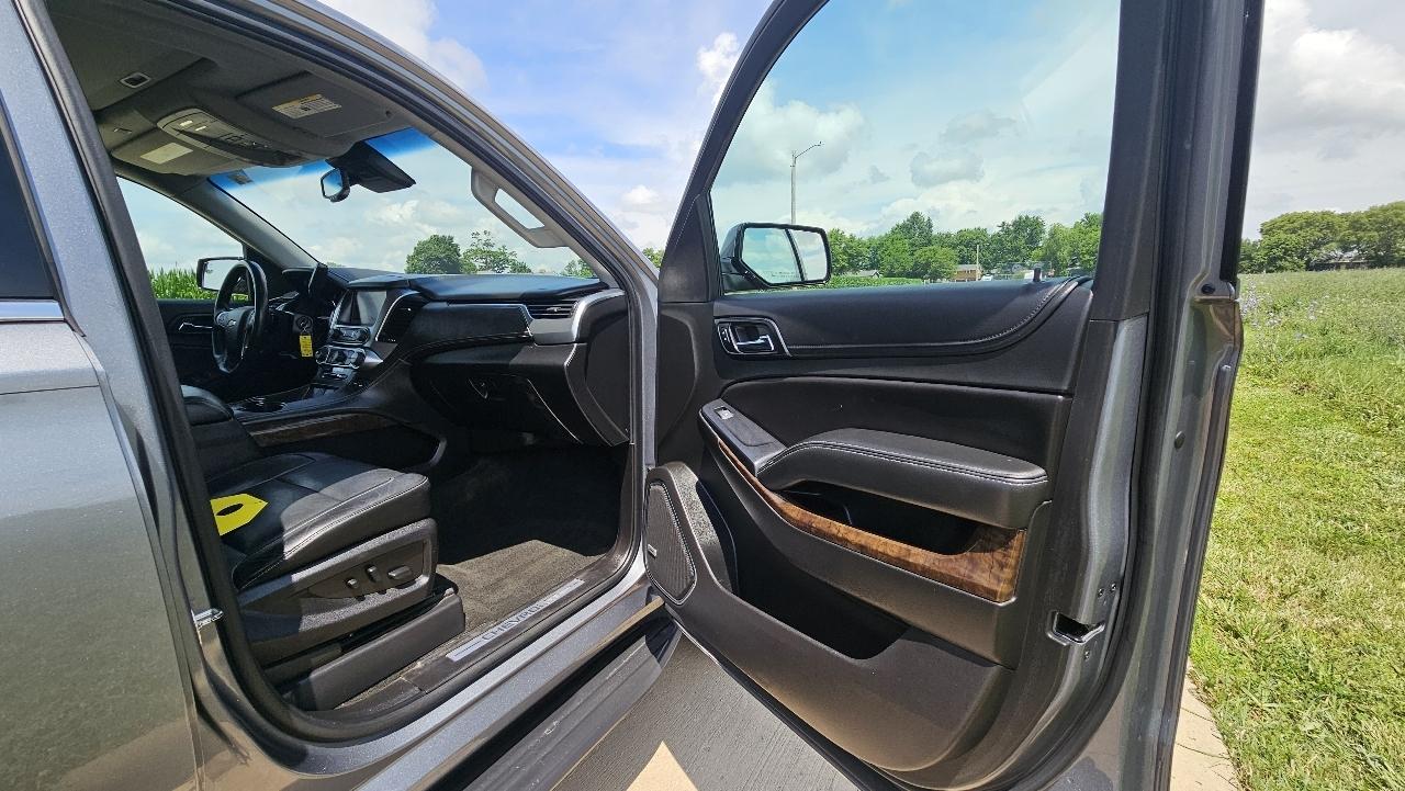 Chevrolet Suburban 4WD 4dr 1500 LT 2018