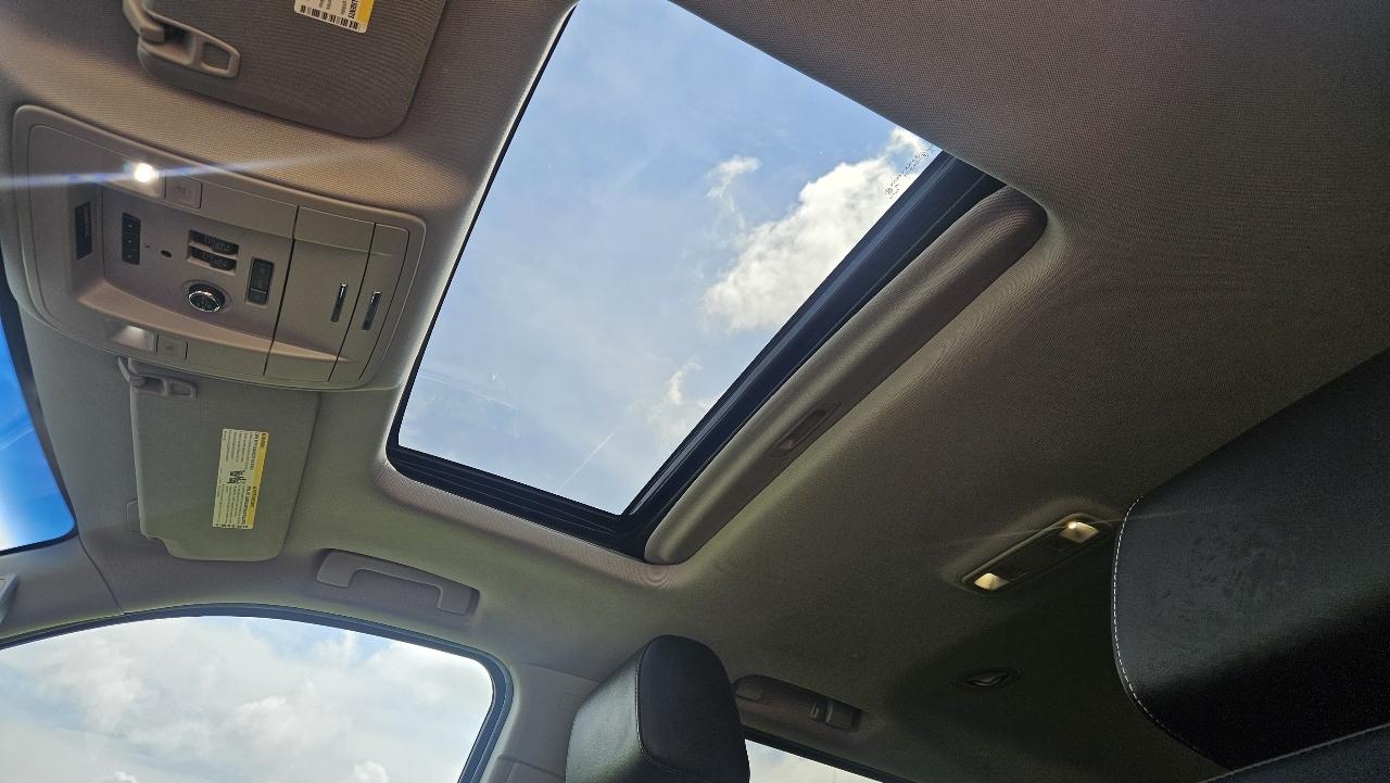 Chevrolet Suburban 4WD 4dr 1500 LT 2018