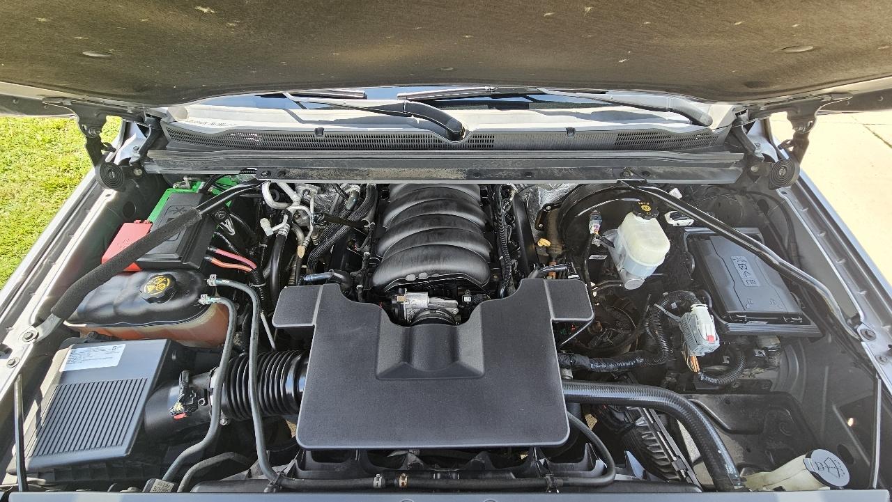 Chevrolet Suburban 4WD 4dr 1500 LT 2018