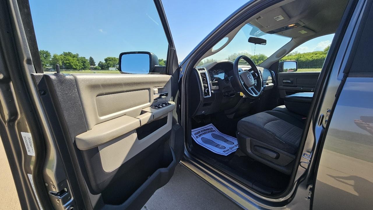 RAM 1500 4WD Quad Cab 140.5" SLT 2011