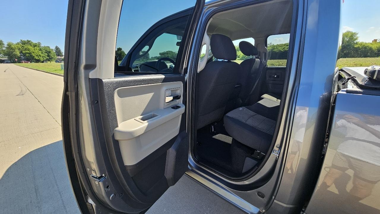 RAM 1500 4WD Quad Cab 140.5" SLT 2011