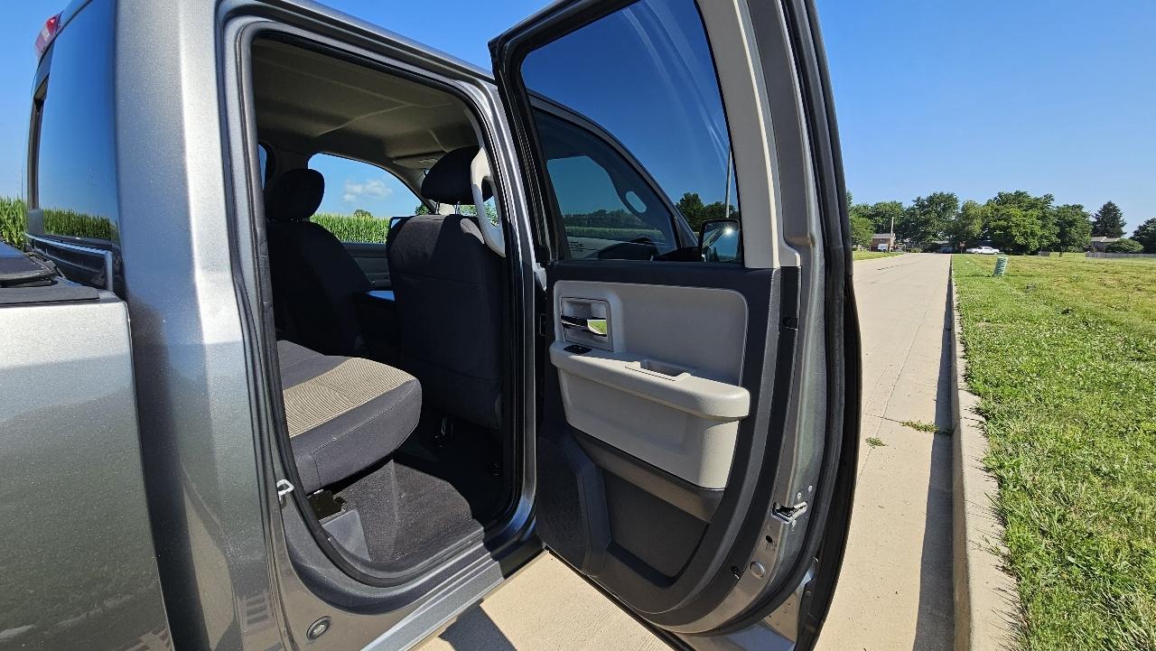 RAM 1500 4WD Quad Cab 140.5" SLT 2011