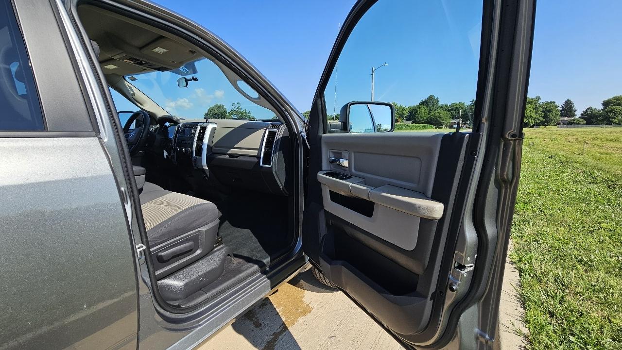 RAM 1500 4WD Quad Cab 140.5" SLT 2011