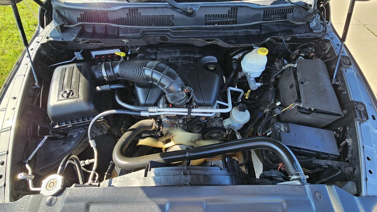 RAM 1500 4WD Quad Cab 140.5" SLT 2011