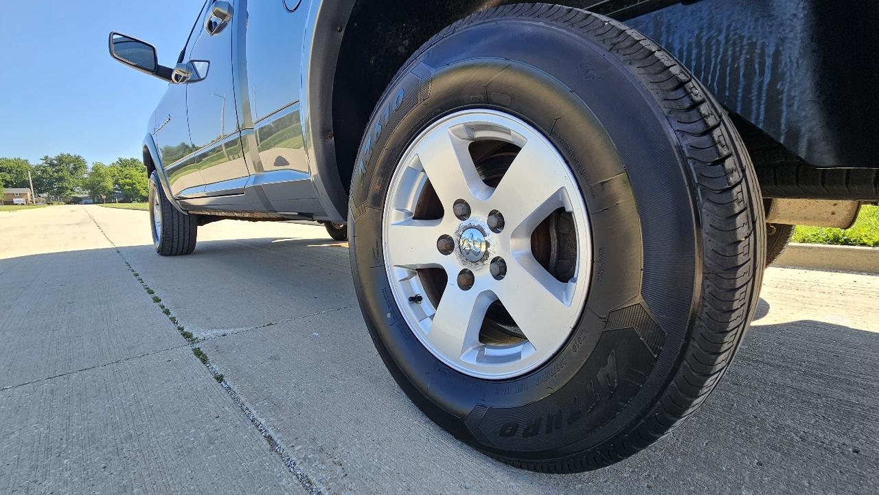 RAM 1500 4WD Quad Cab 140.5" SLT 2011