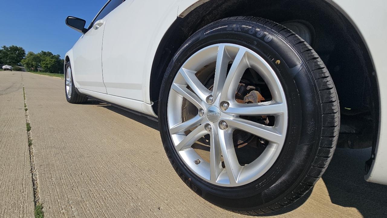 Dodge Avenger 4dr Sdn SE V6 2012