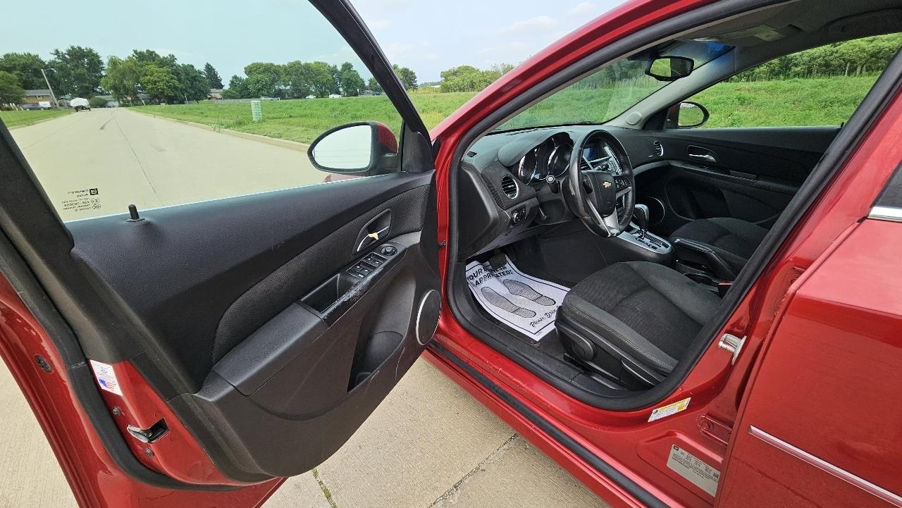 Chevrolet Cruze 4dr Sdn LT w/1LT 2011