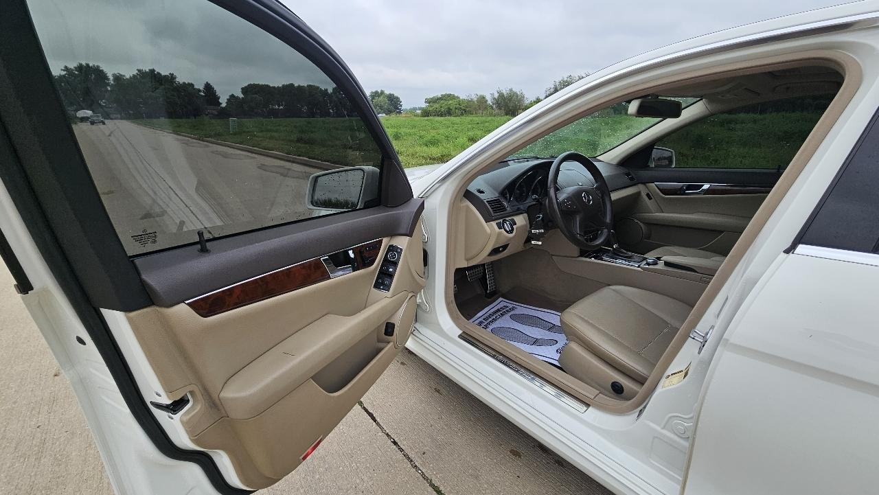 Mercedes-Benz C-Class 4dr Sdn C 300 Sport 4MATIC 2010