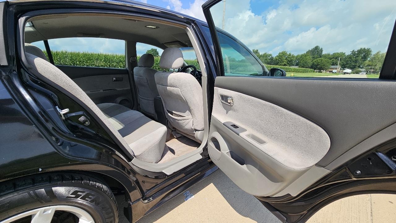 Nissan Altima 4dr Sdn I4 Auto 2.5 S 2005