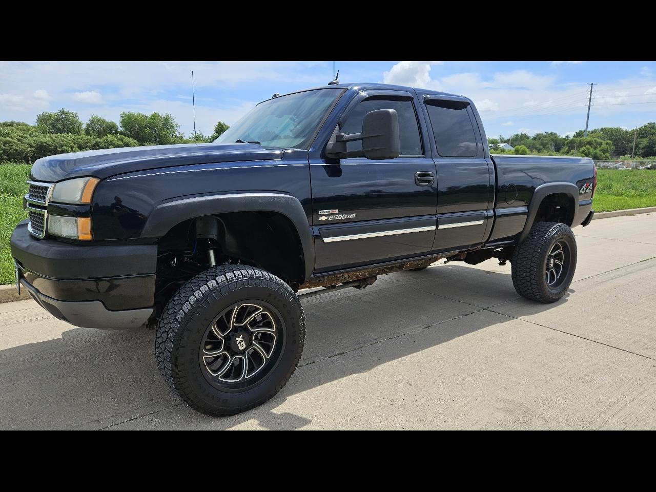 2005 Chevrolet Silverado 2500HD Ext Cab 143.5" WB 4WD LT